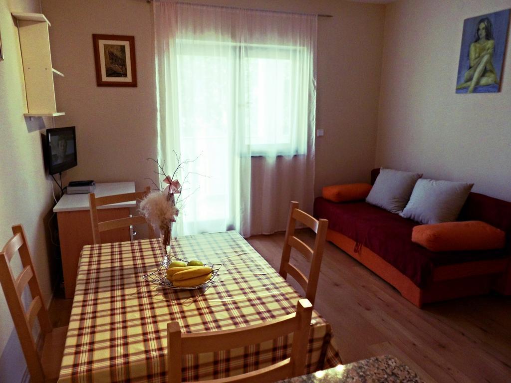 Apartmani Simic Starigrad Paklenica Buitenkant foto