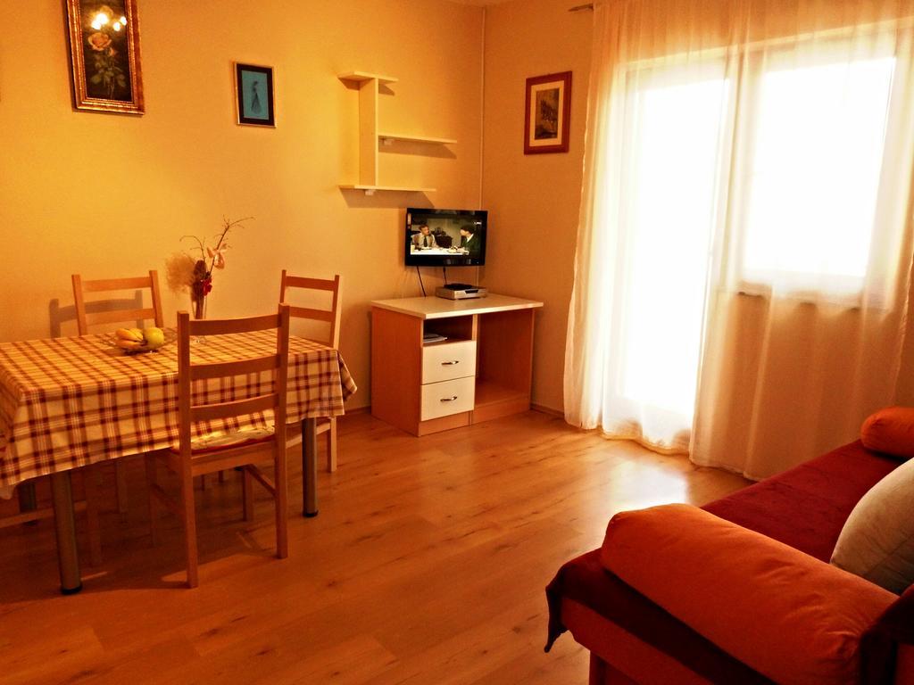 Apartmani Simic Starigrad Paklenica Buitenkant foto