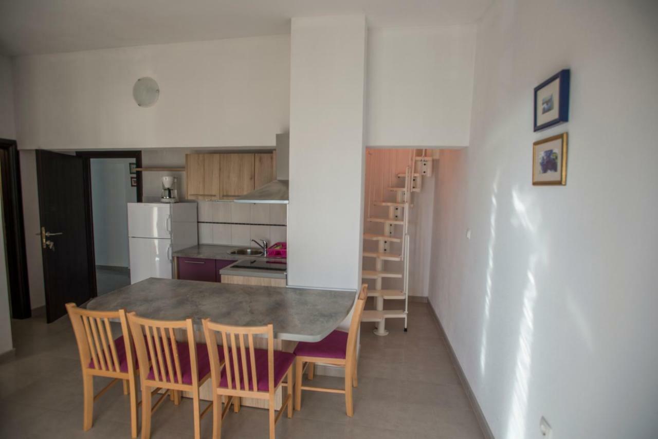 Apartmani Simic Starigrad Paklenica Buitenkant foto