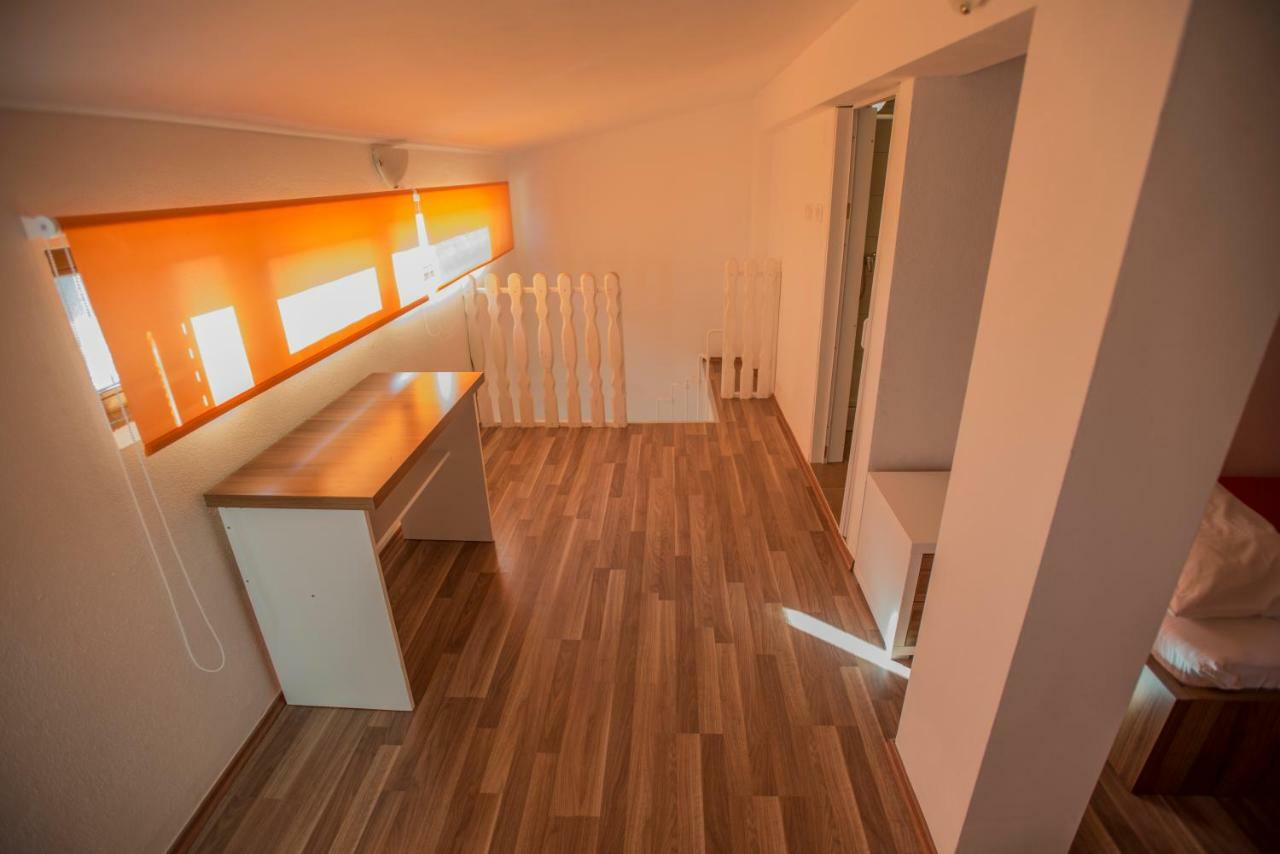 Apartmani Simic Starigrad Paklenica Buitenkant foto