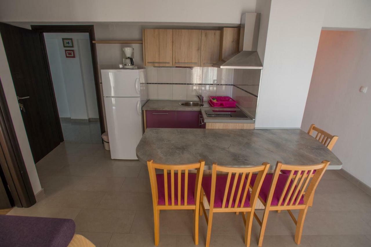 Apartmani Simic Starigrad Paklenica Buitenkant foto