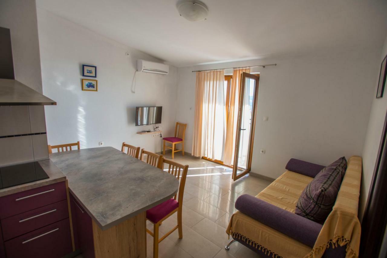 Apartmani Simic Starigrad Paklenica Buitenkant foto