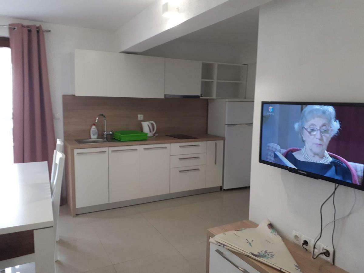 Apartmani Simic Starigrad Paklenica Buitenkant foto