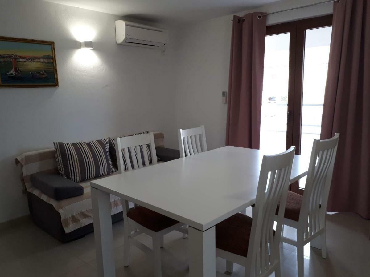 Apartmani Simic Starigrad Paklenica Buitenkant foto